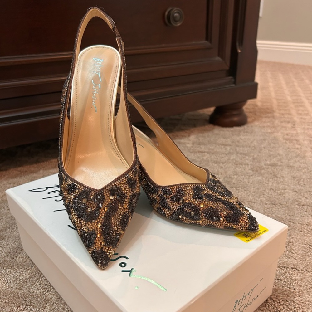 Blue by Betsey Johnson Clarke Leopard print pumps